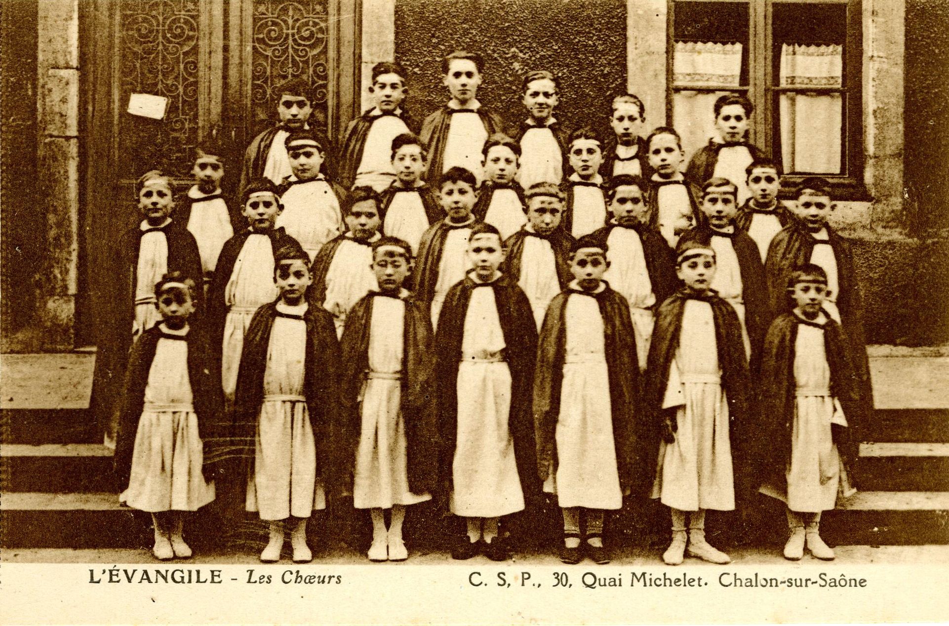 CSP, 30 quai Michelet, Chalon-sur-Saône. L'Evangile, Les choeurs.