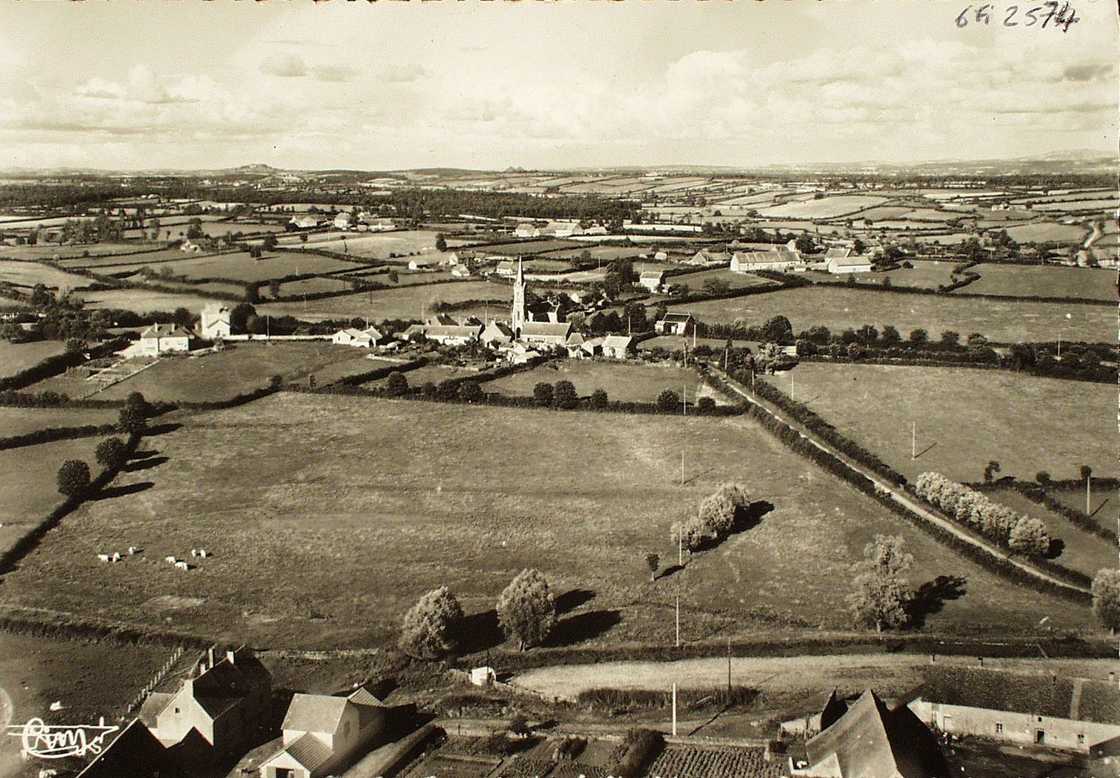 Oudry. Vue générale aérienne.