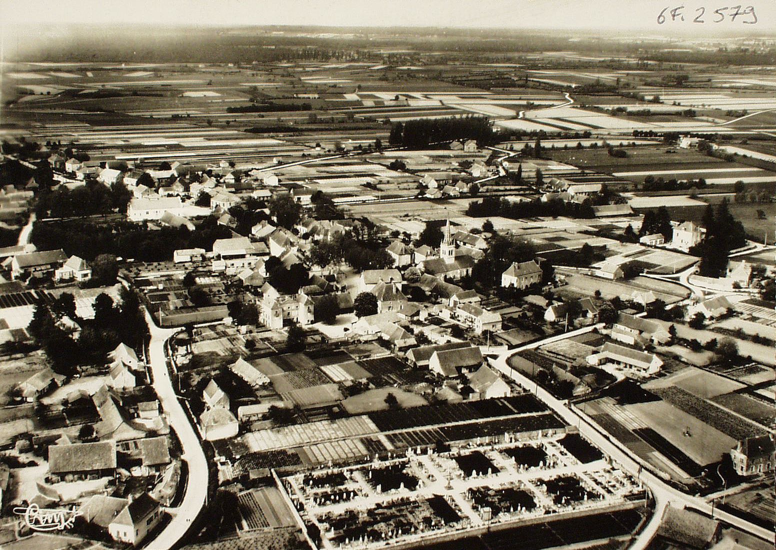 Ouroux-sur-Saône. Vue générale aérienne.