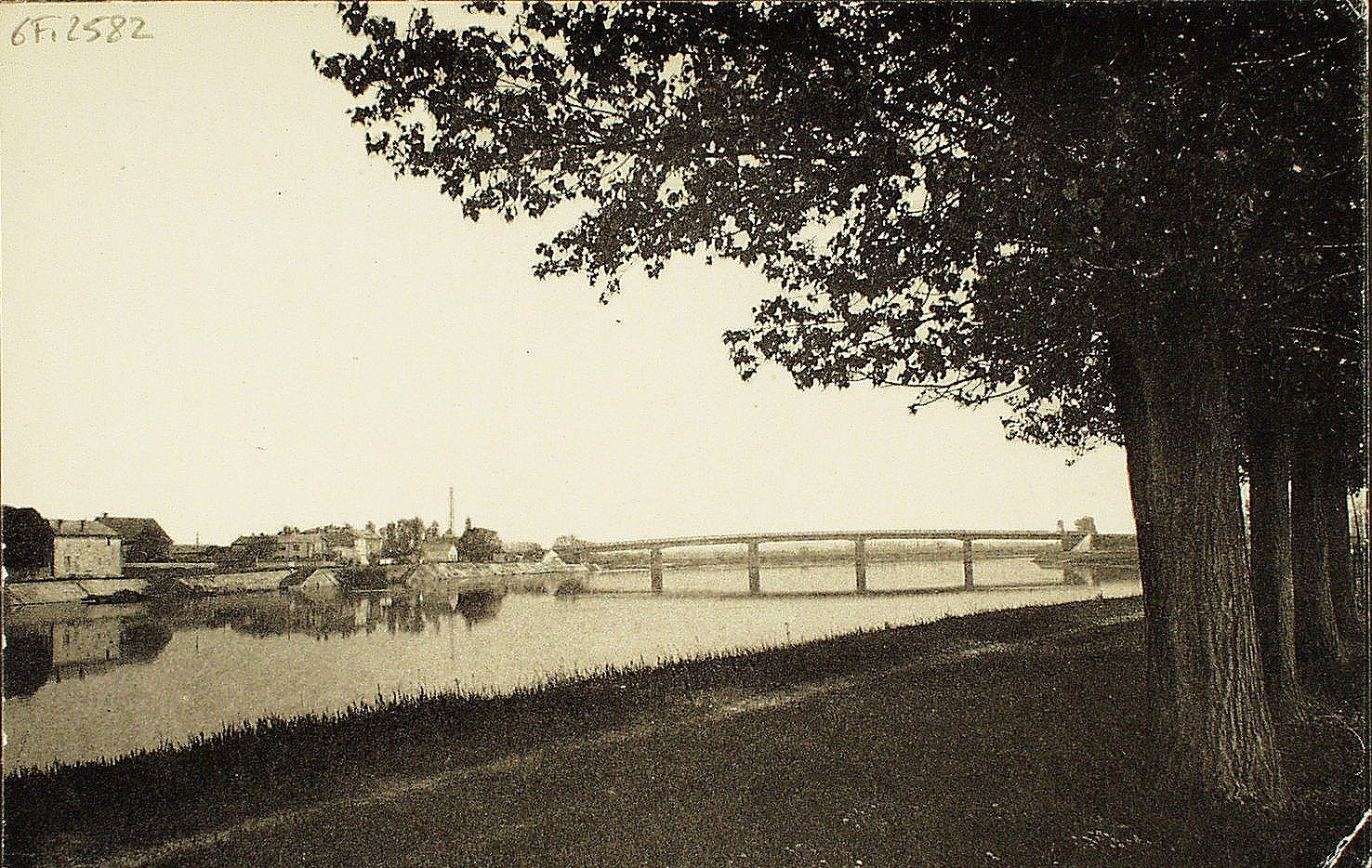 Ouroux. Le port et le pont.