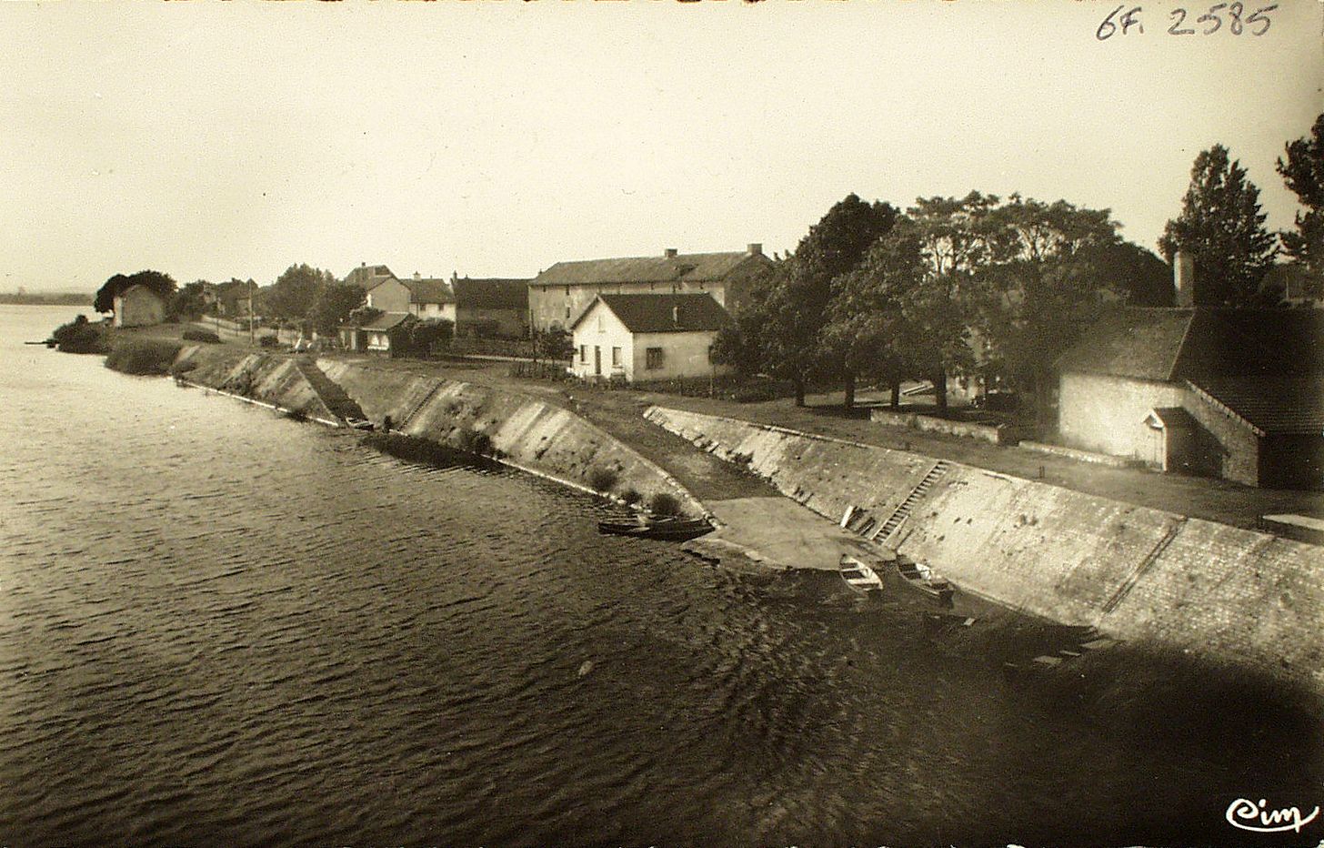 Ouroux-sur-Saône. Le port.