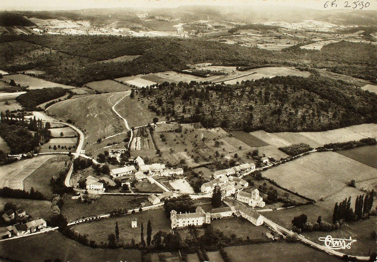 Ozenay. Vue panoramique aérienne.