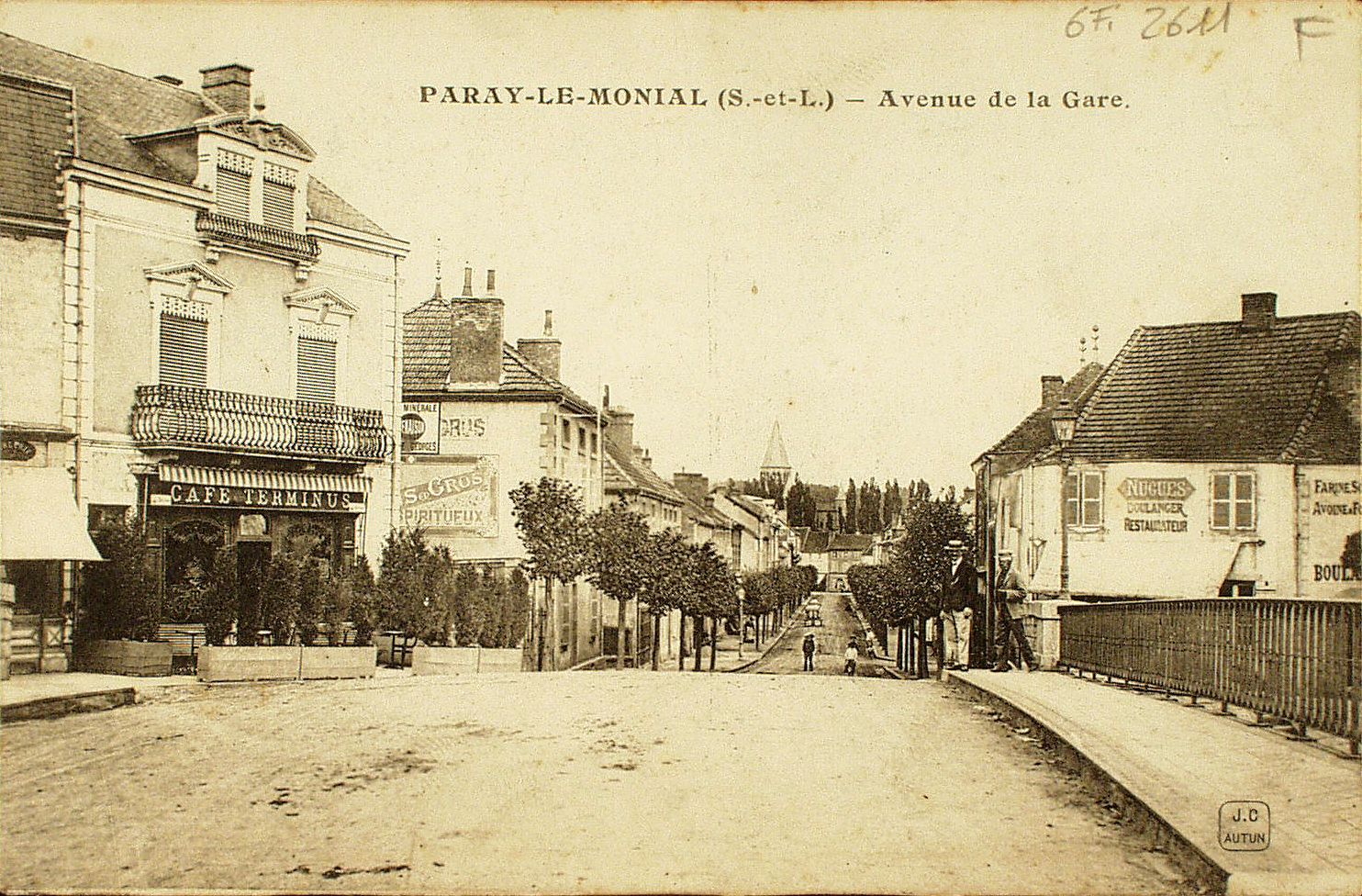 Paray-le-Monial. Avenue de la Gare.