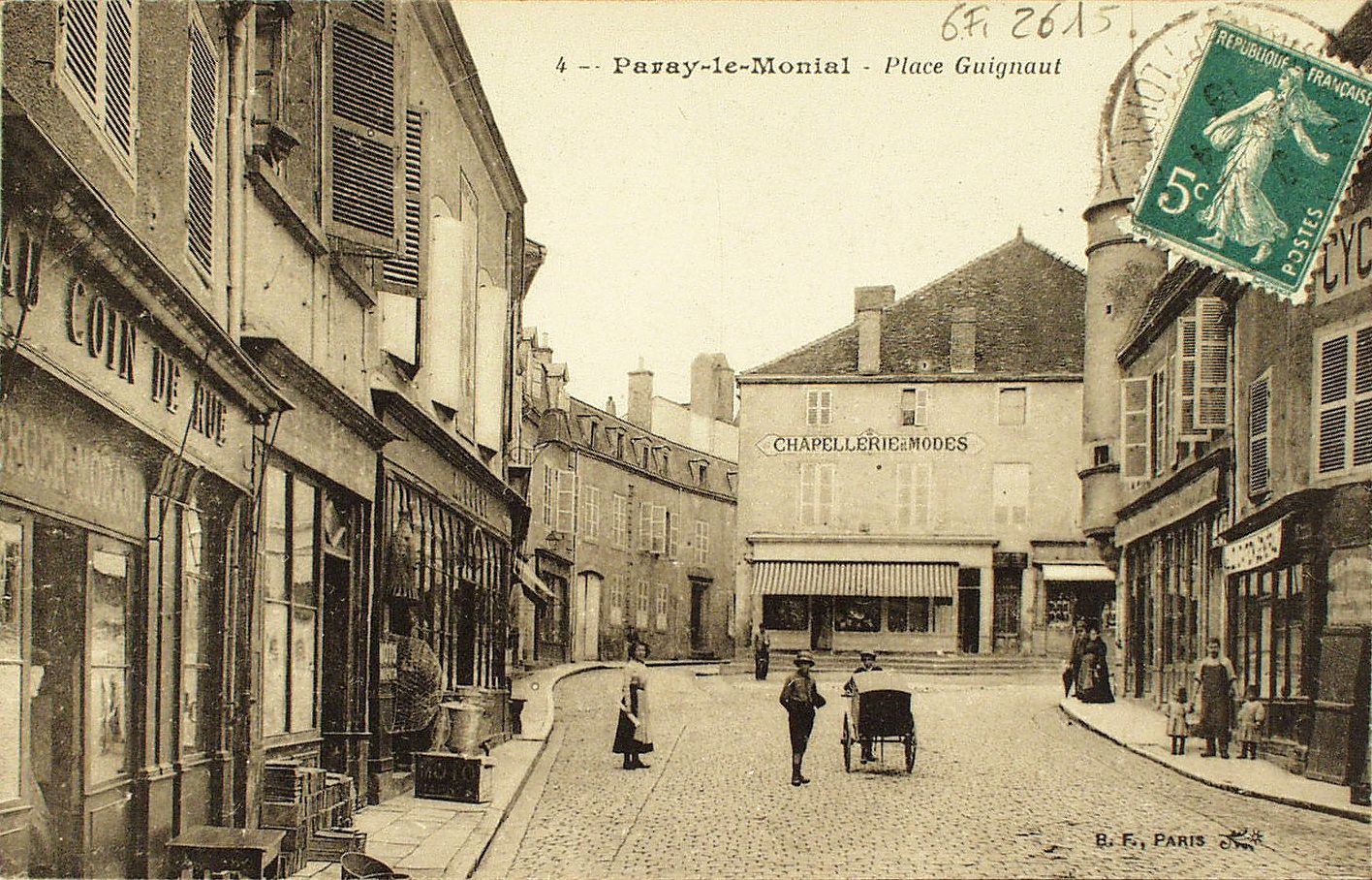 Paray-le-Monial. Place Guignaut.