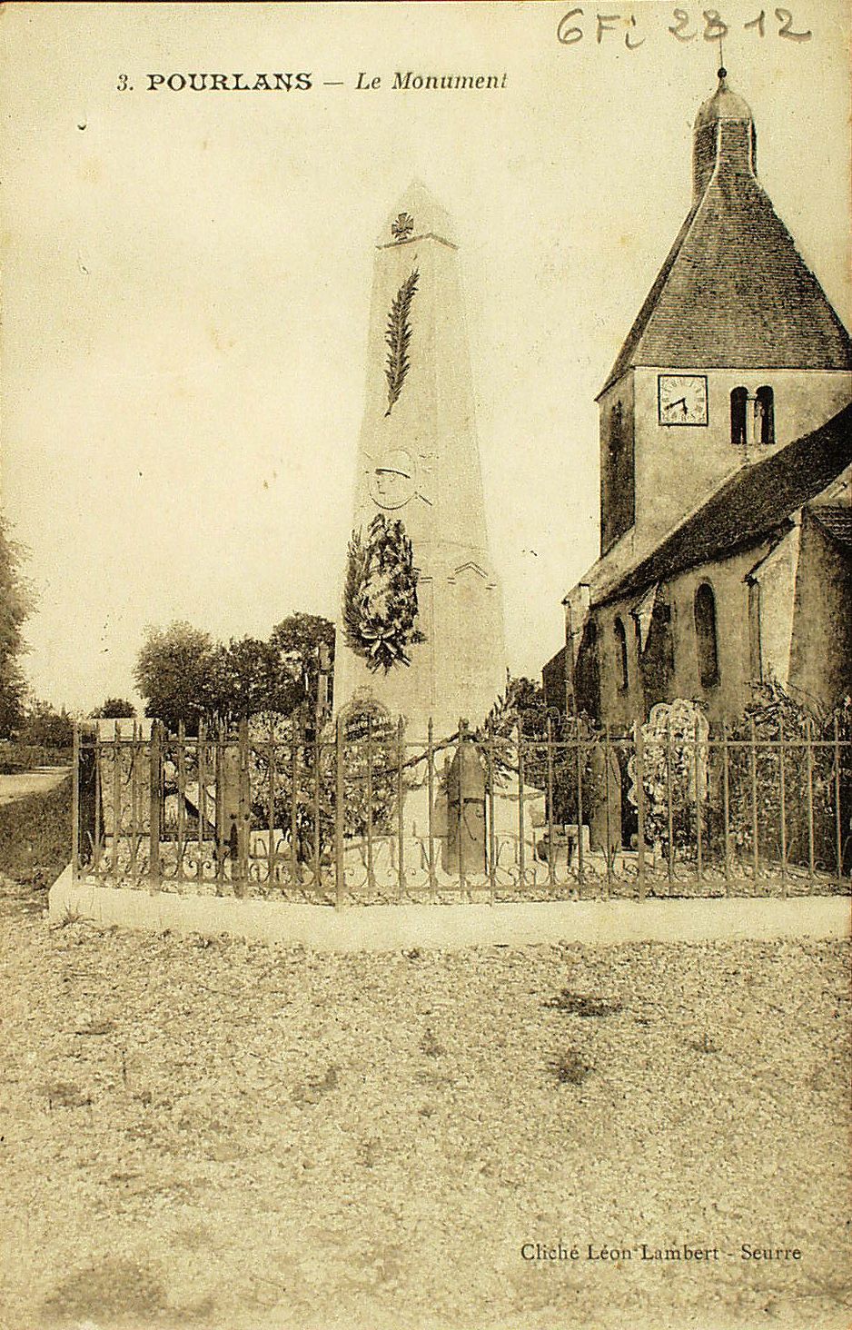 Pourlans. Le monument.