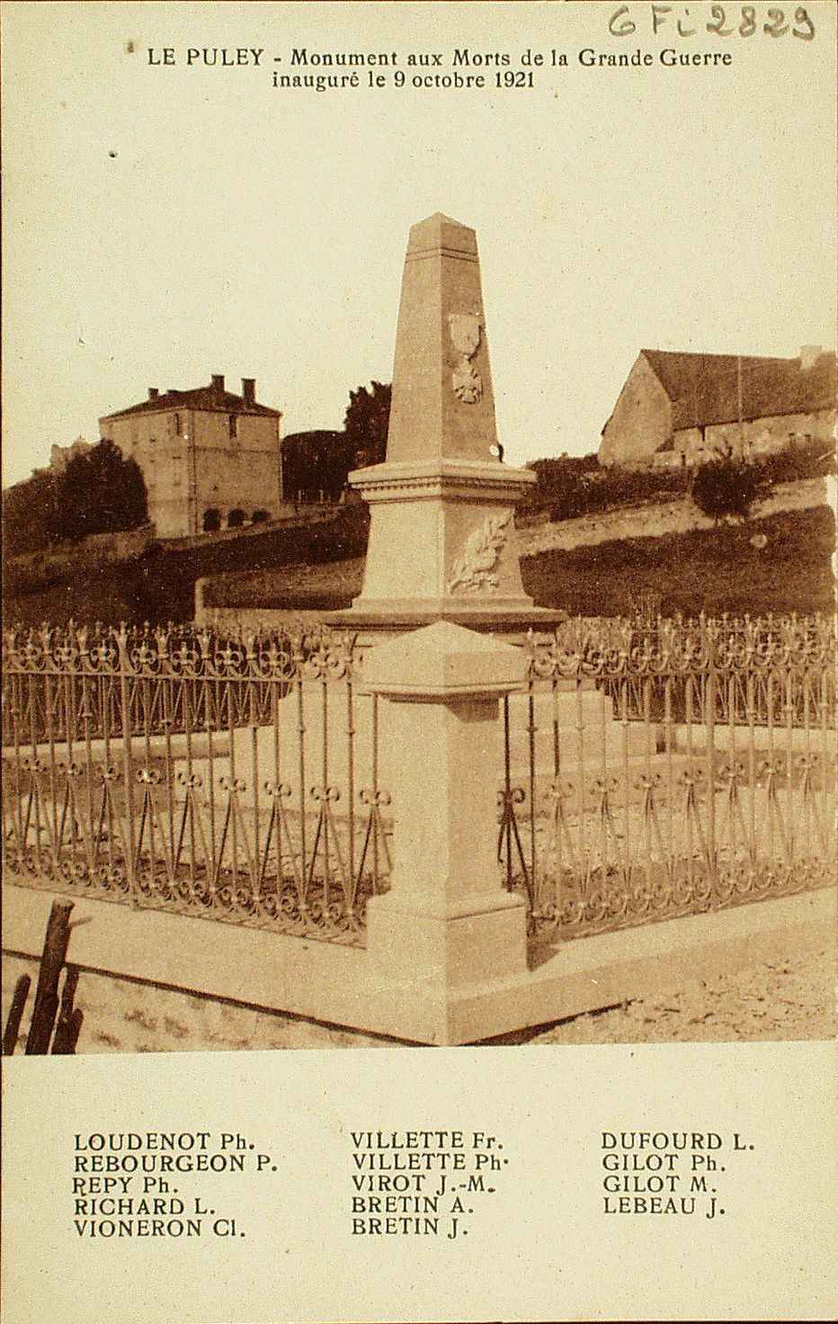 Le Puley. Monument aux morts de la grande guerre inauguré le 9 octobre 1921.