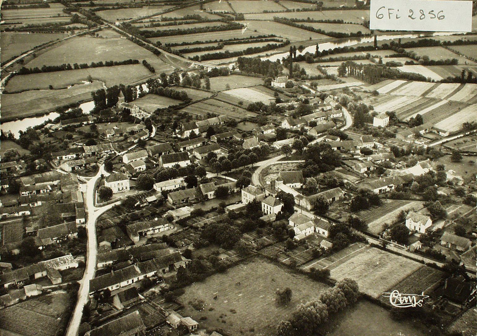 Ratenelle. Vue générale aérienne, panorama sur la Seille et la plaine de la Bresse.