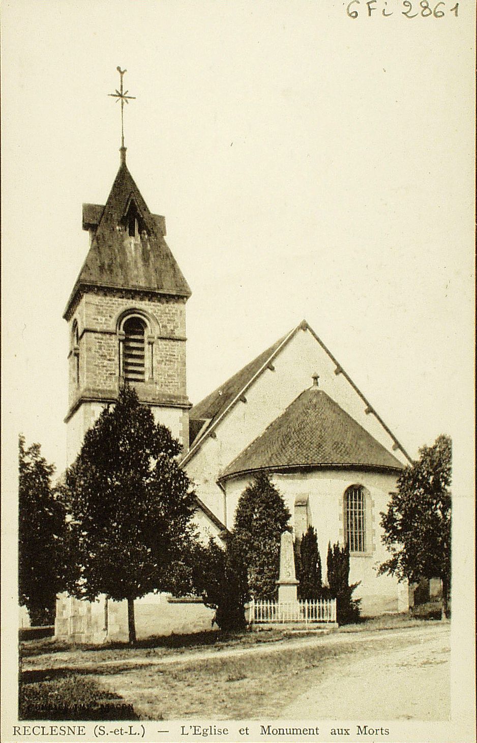 Reclesne. L'église et monument aux morts.