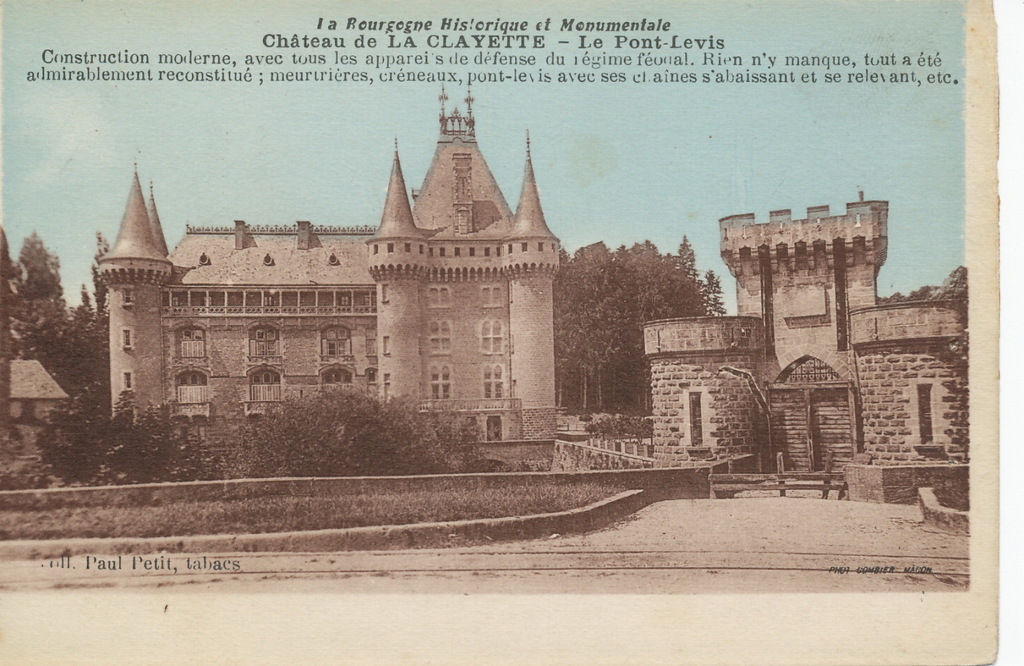 La Bourgogne historique et monumentale. Château de La Clayette. Le pont-levis. Construction moderne, avec tous les appareils de défense du régime féodal. Rien n'y manque, tout a été admirablement reconstitué ; meurtrières, créneaux, pont-levis avec ses chaînes s'abaissant et se relevant, etc.