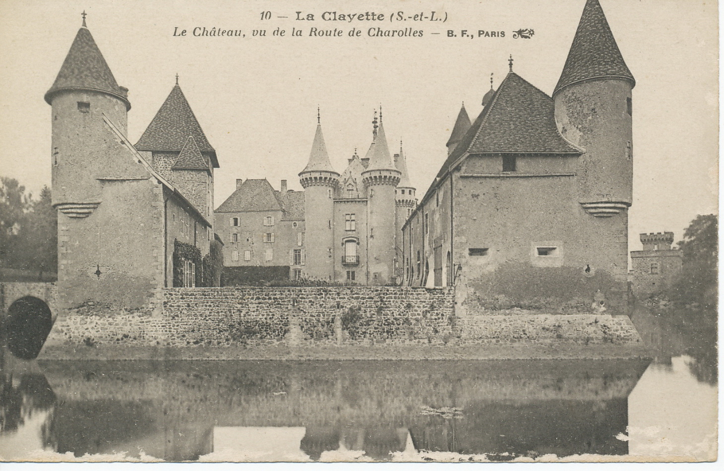 La Clayette. Le château, vu de la route de Charolles.