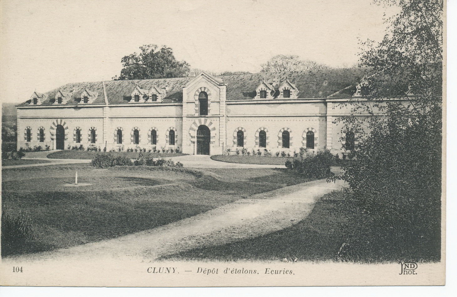 Cluny. Dépôt d'étalons. Ecuries.