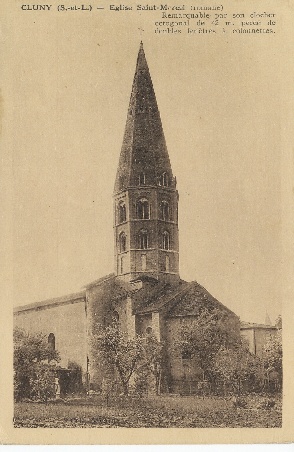 Cluny. Eglise Saint-Marcel (romane). Remarquable par son clocher octogonal de 42 m percé de doubles fenêtres à colonnettes.