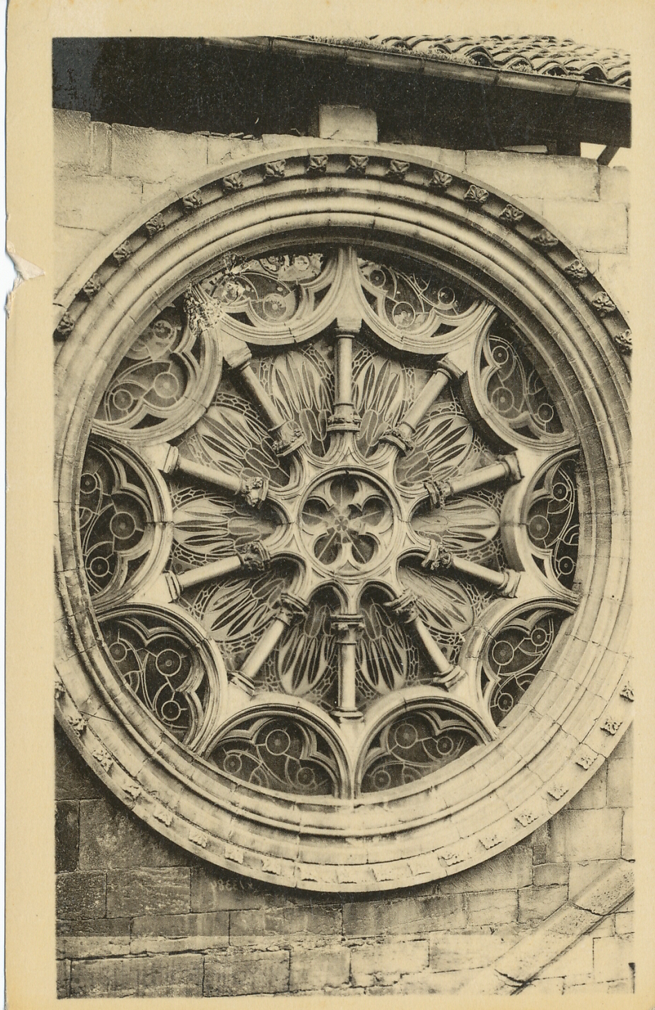Cluny. Eglise Notre-Dame. Rosace.