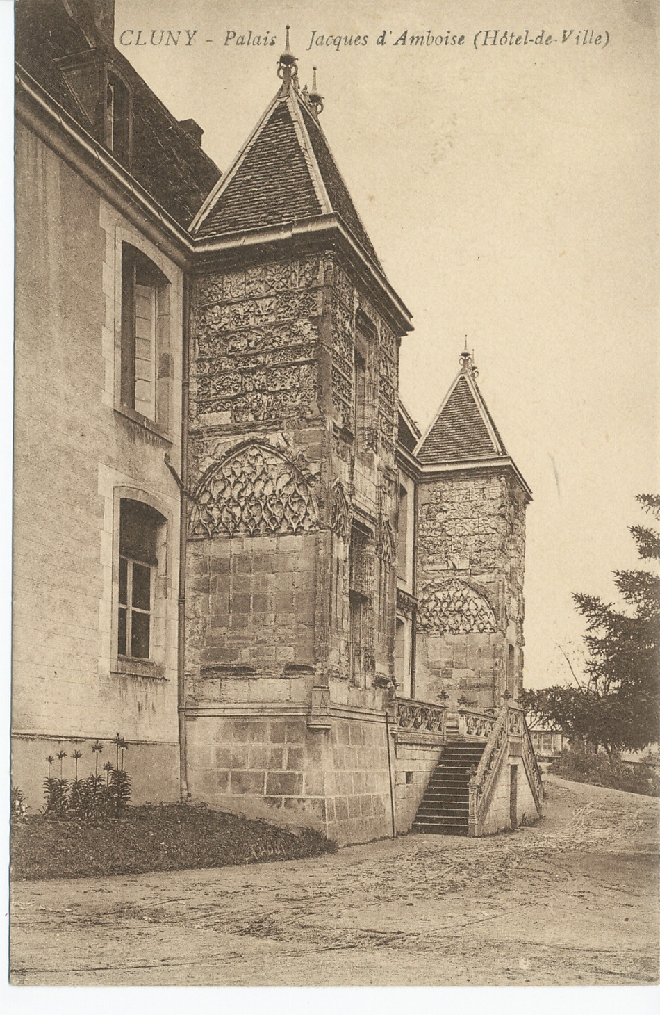 Cluny. Palais Jacques d'Amboise (hôtel de ville).