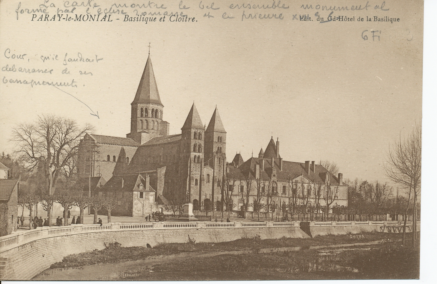 Paray-le-Monial. Basilique et cloître.