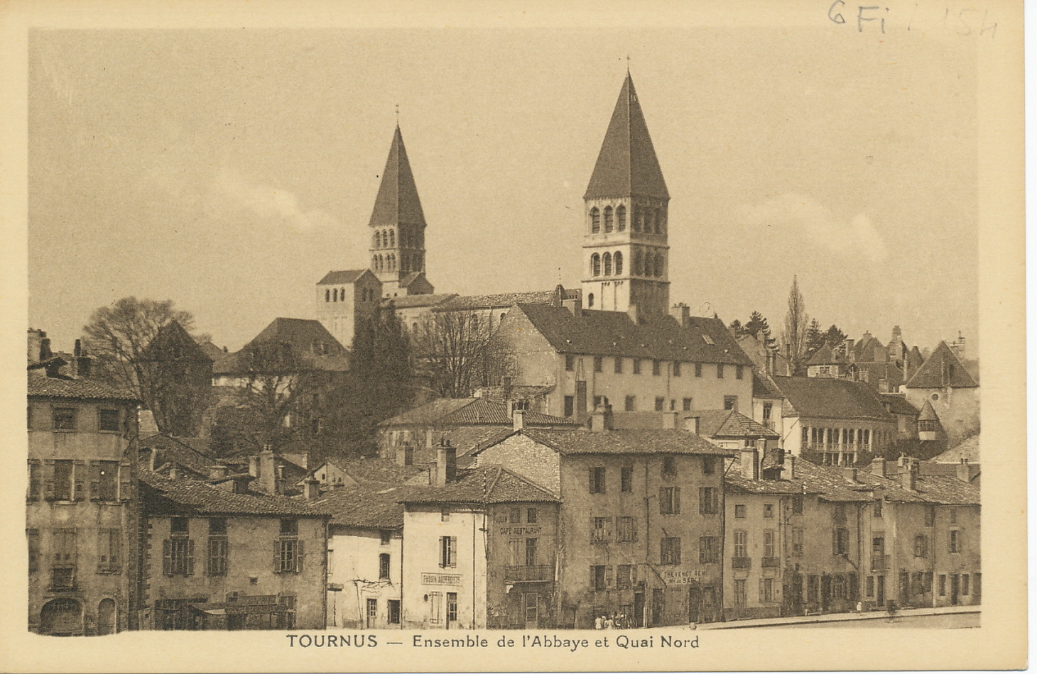 Tournus. Ensemble de l'abbaye et quai nord.