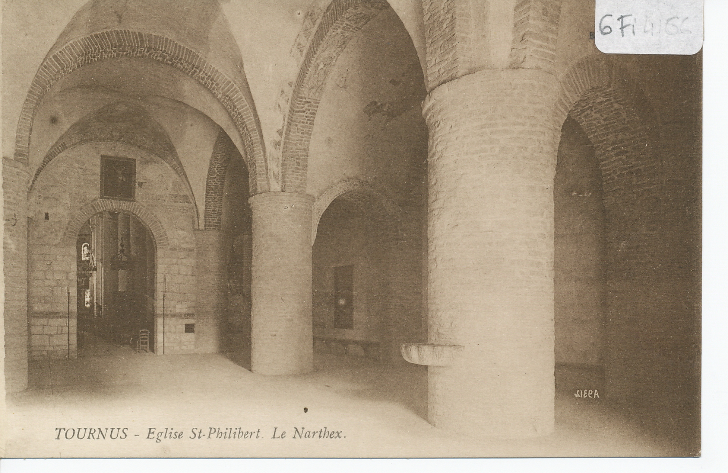 Tournus. Eglise Saint-Philibert. Le narthex.