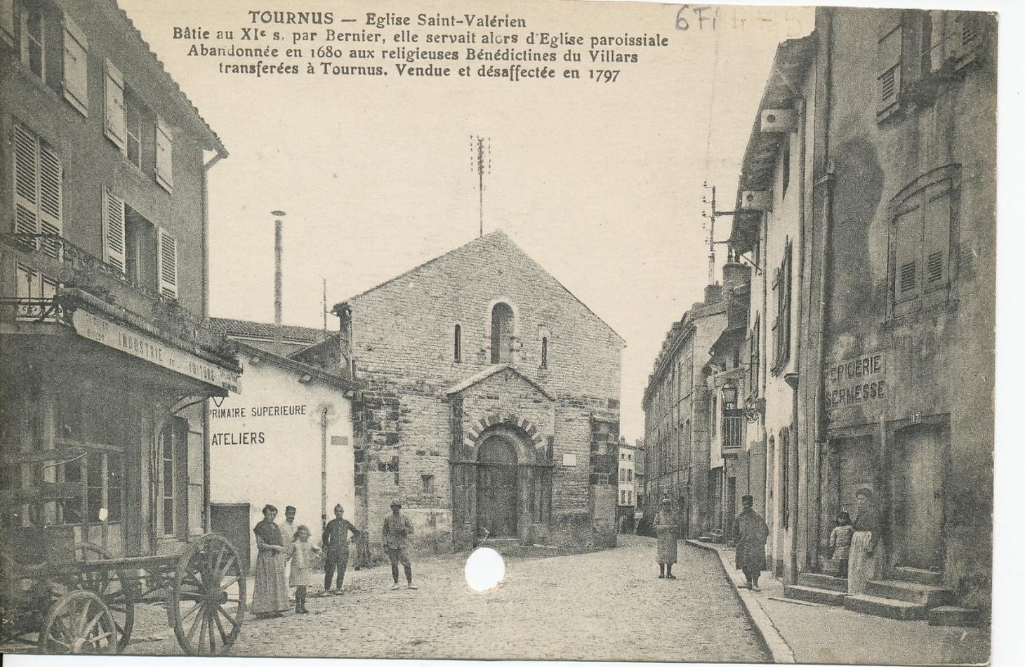 Tournus. Eglise Saint-Valérien. Bâtie au XIe s. par Bernier, elle servait alors d'église paroissiale. Abandonnée en 1680 aux religieuses bénédictines du Villars transférées à Tournus. Vendue et désaffectée en 1797.