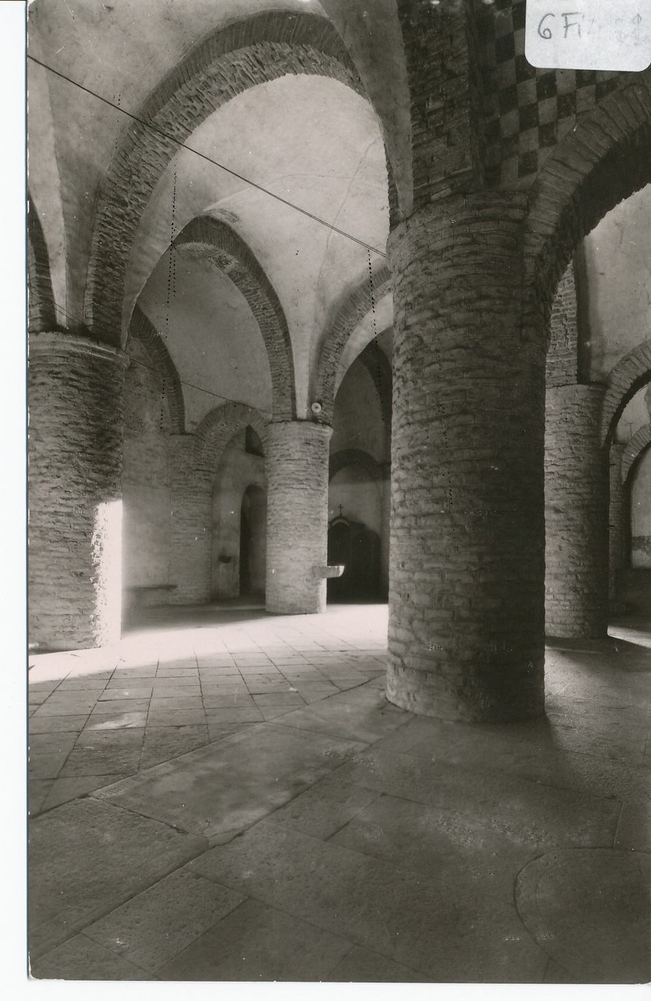 Tournus. Narthex de l'église abbatiale de Saint-Philibert, XIe s.