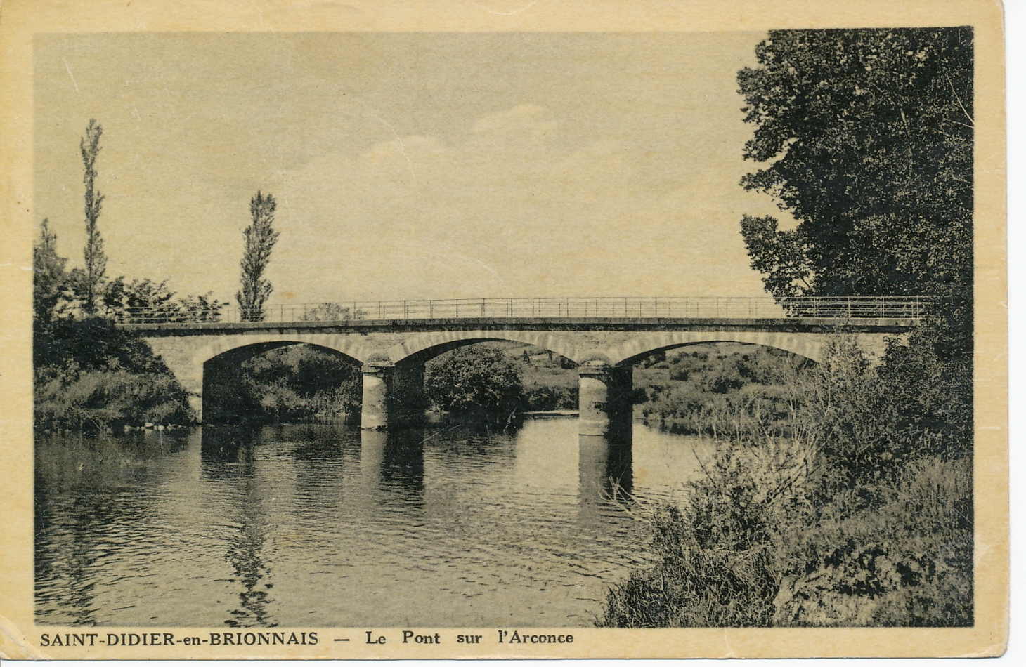 Saint-Didier-en-Brionnais. Le pont sur l'Arconce.
