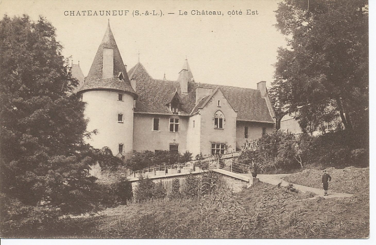 Châteauneuf. Le château, côté Est.