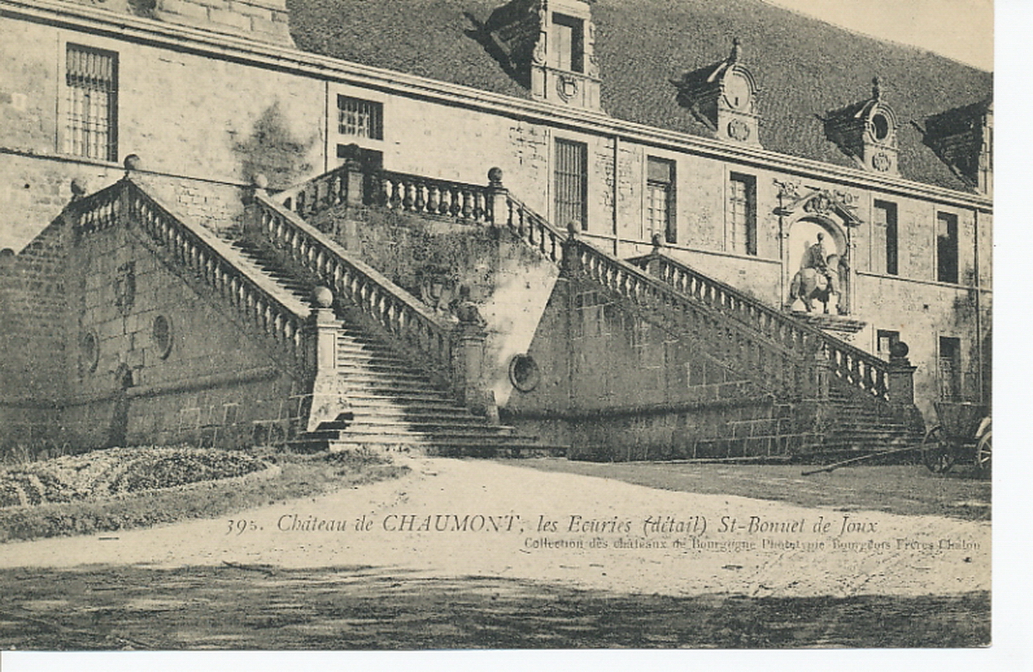 Château de Chaumont, les écuries (détail). Saint-Bonnet-de-Joux.