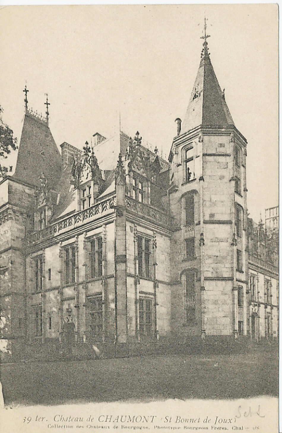 Château de Chaumont. Saint-Bonnet-de-Joux.
