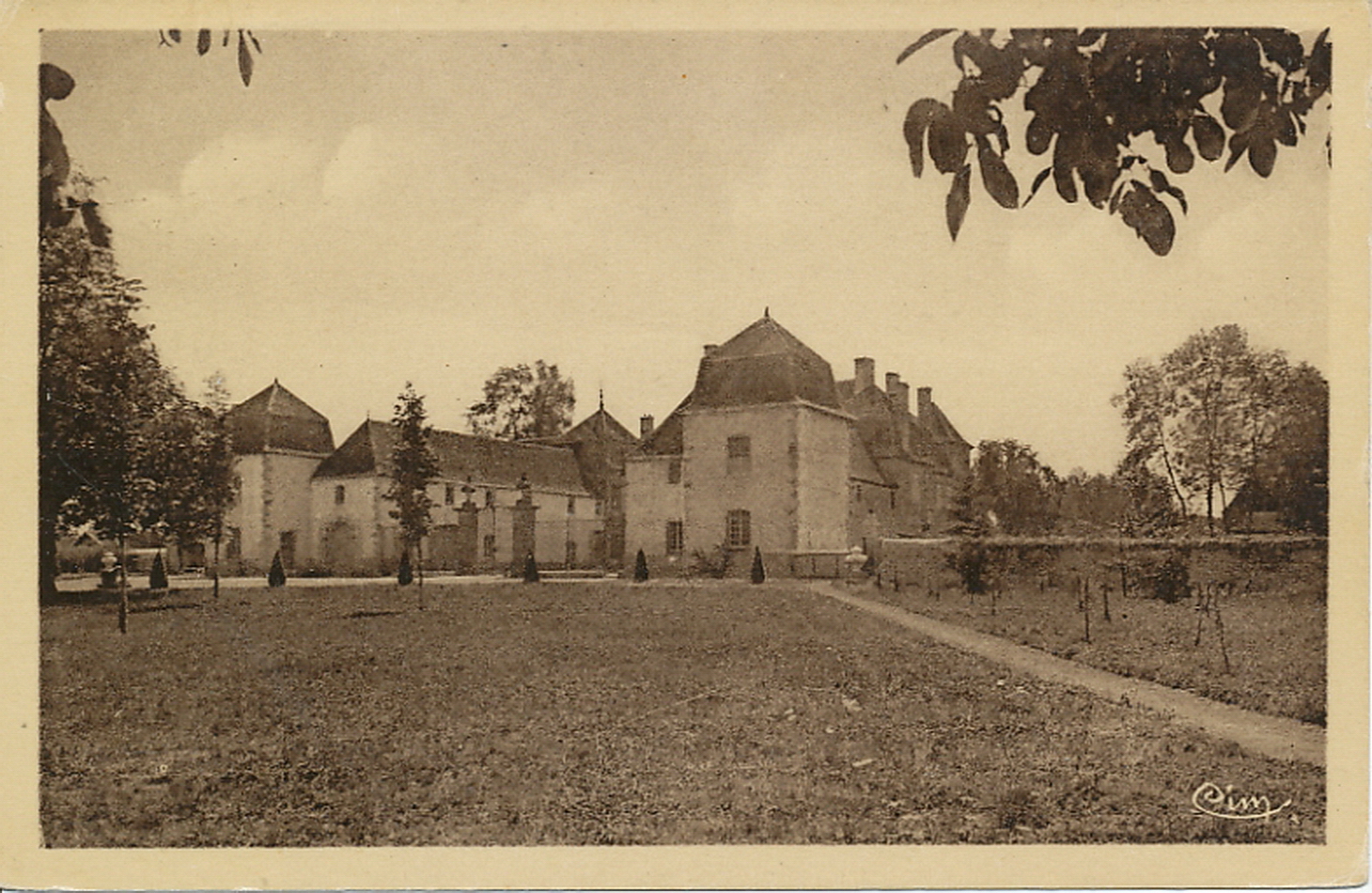 Oyé. Château de Chaumont.