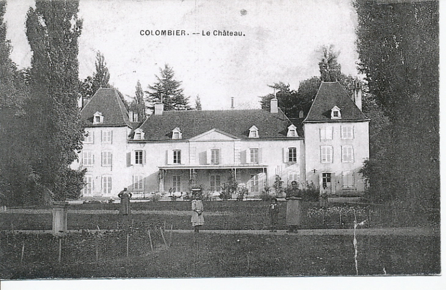 Colombier. Le château.