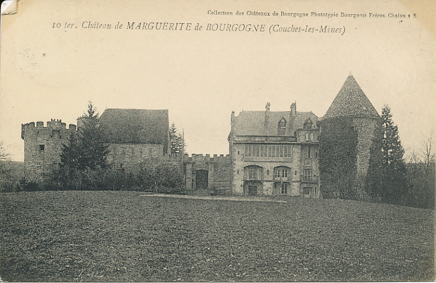 Couches-les-Mines. Maison des Templiers.
