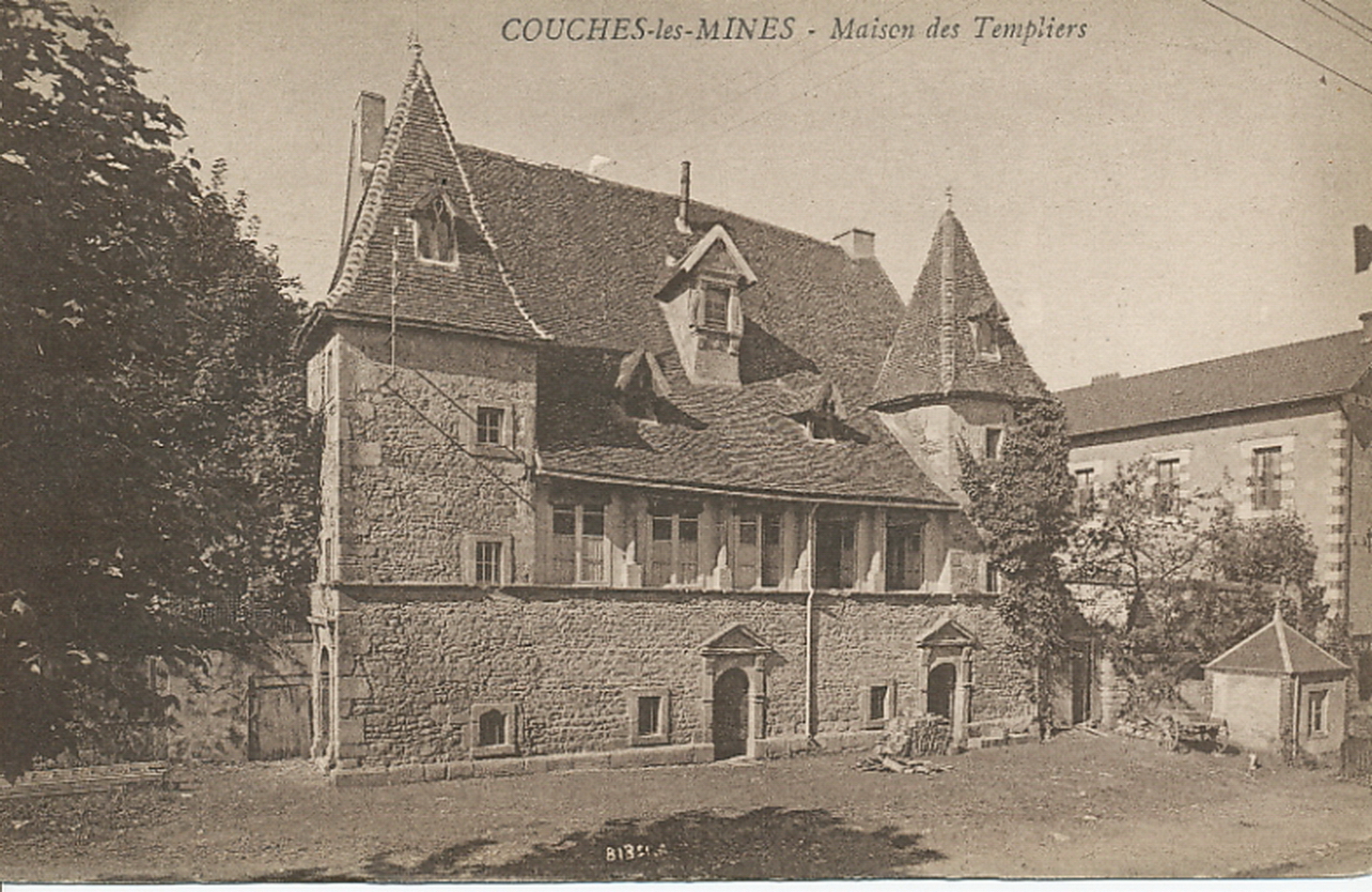 Couches-les-Mines. Maison des Templiers.