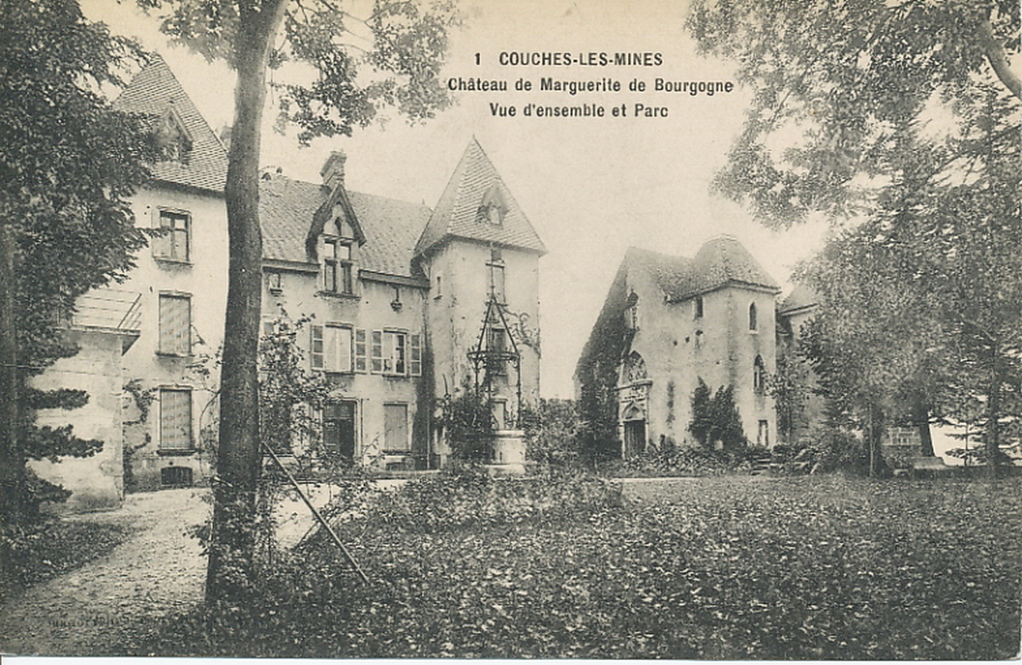 Couches-les-Mines. Château de Marguerite de Bourgogne. Vue d'ensemble et parc.
