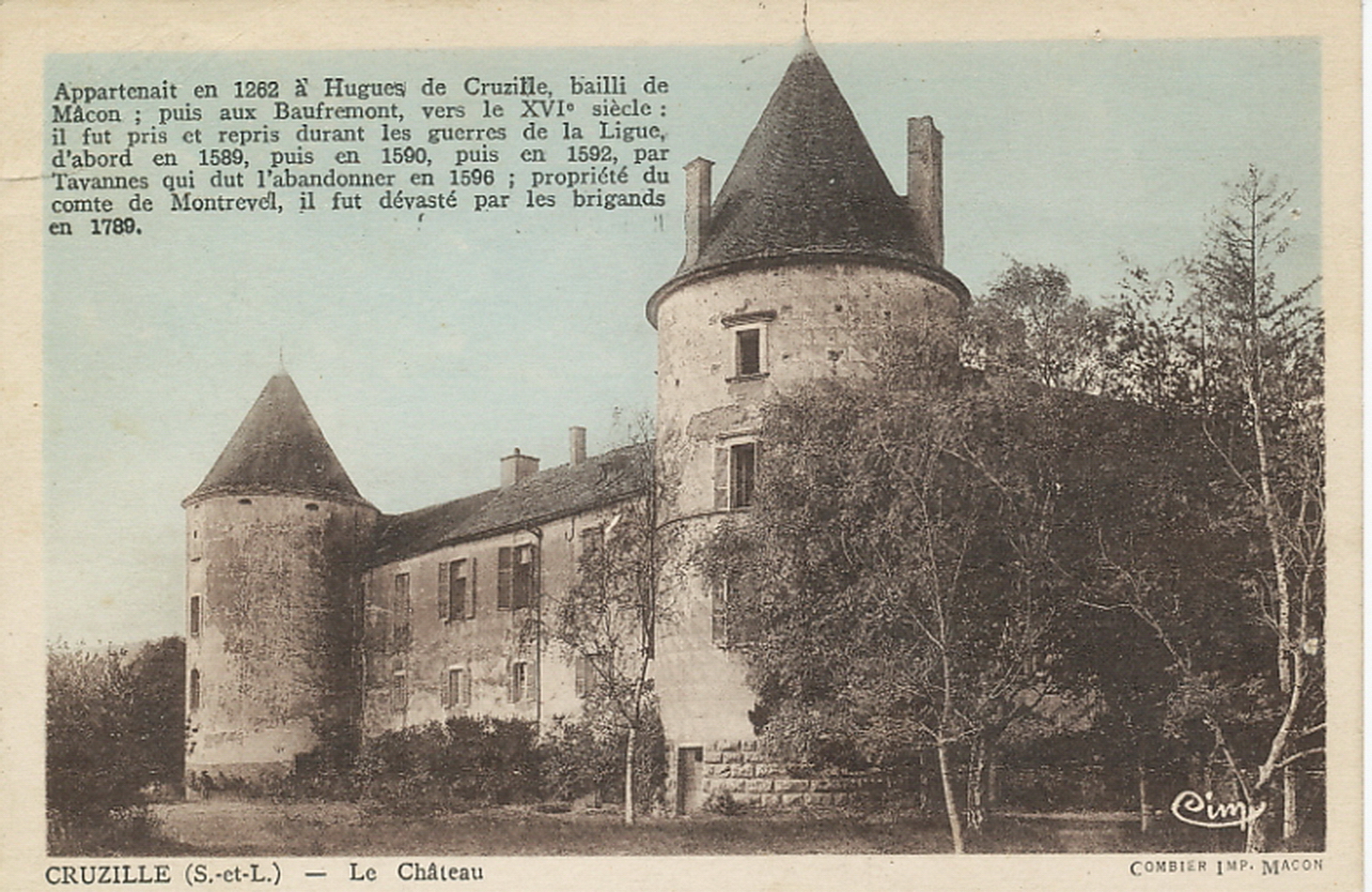 Cruzille, le château. Appartenait en 1262 à Hugues de Cruzille, bailli de Mâcon ; puis aux Baufremont, vers le XVIe s : il fut pris et repris durant les guerres de la Ligue, d'abord en 1589, puis en 1590, puis en 1592, par Tavannes qui dut l'abandonner en 1596 ; propriété du comte de Montrevel, il fut dévasté par les brigands en 1789.