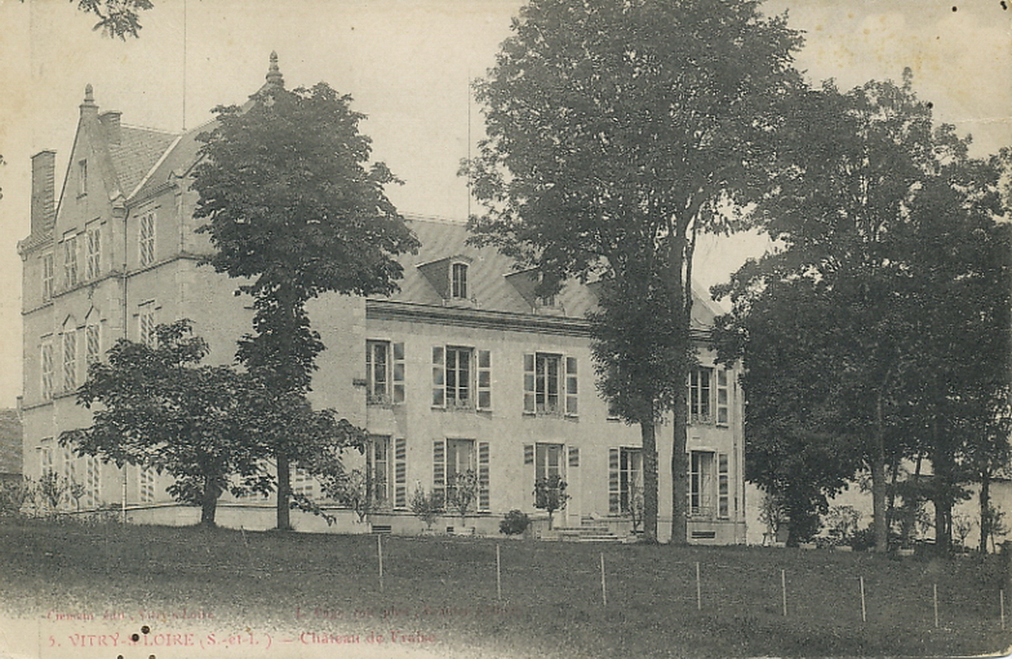 Vitry-sur-Loire. Château de Fraise.
