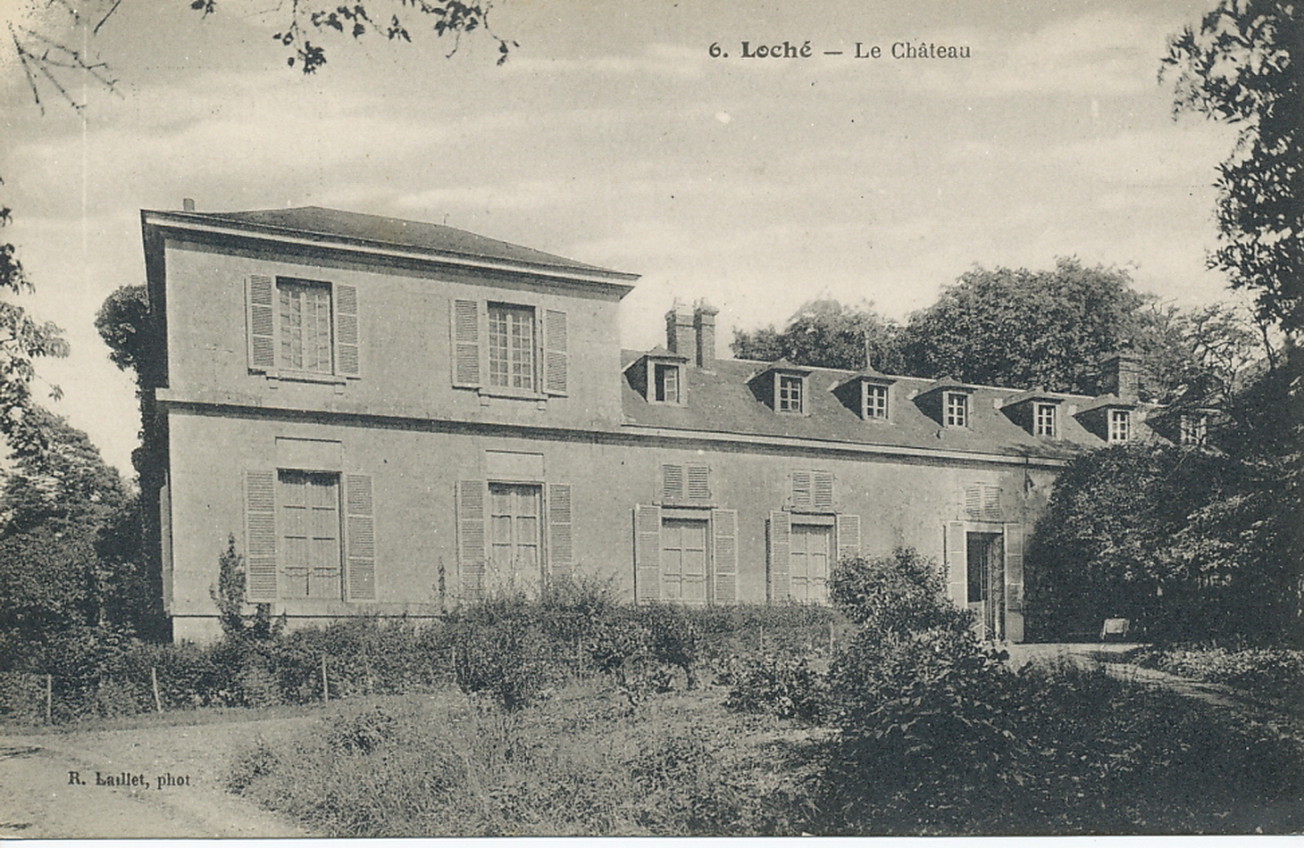 Loché. Le château.