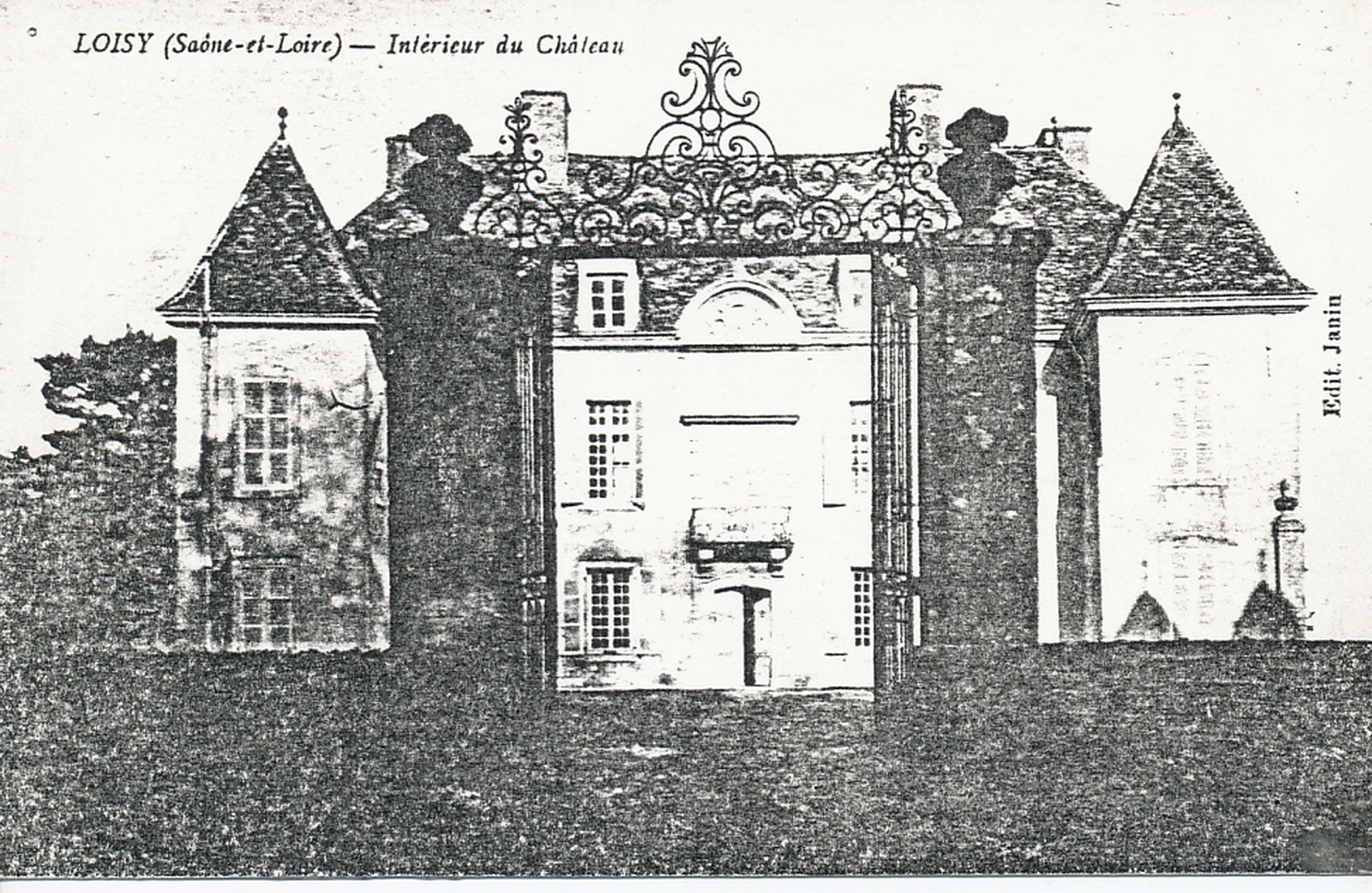 Loisy. Intérieur du château.