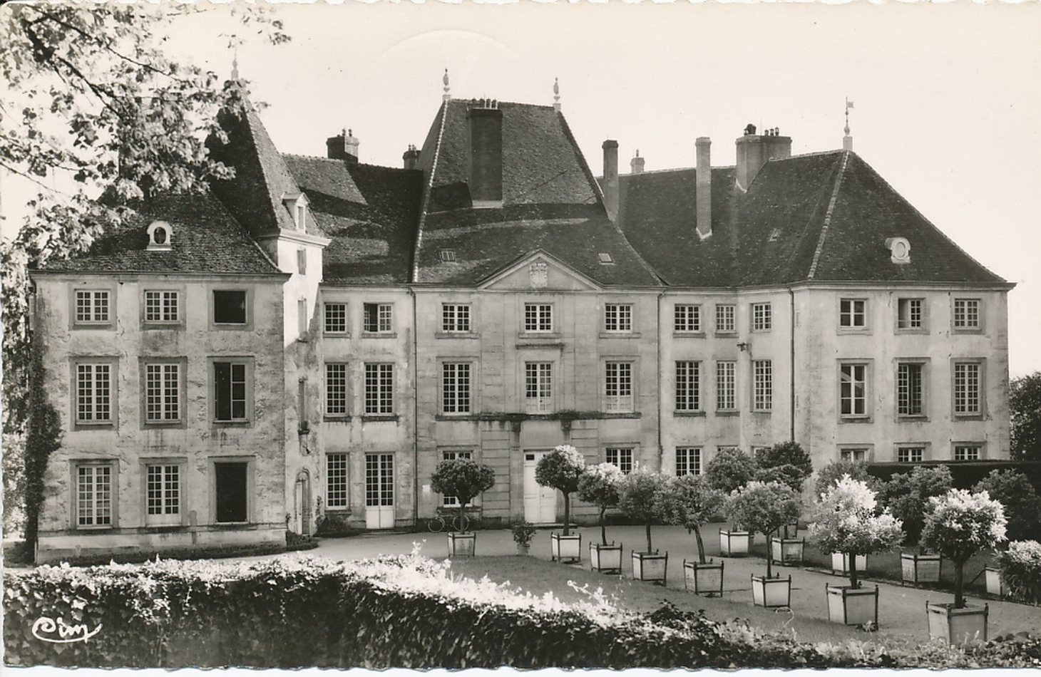 Lugny-lès-Charolles. Château de Lugny-lès-Charolles, façade Nord.