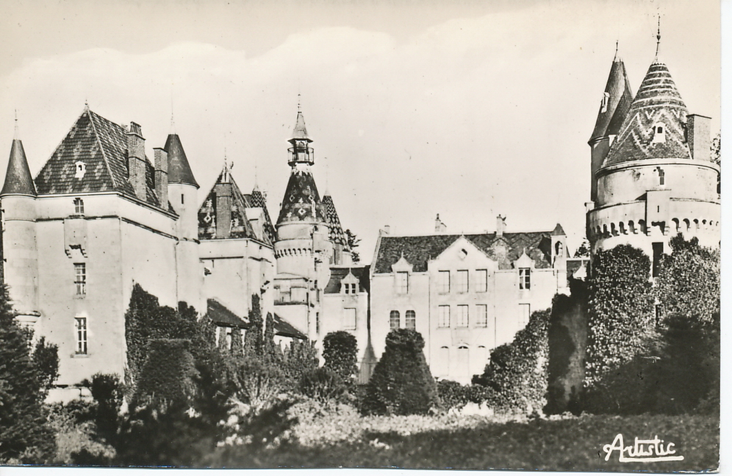 Sommant. Château de Valogne.