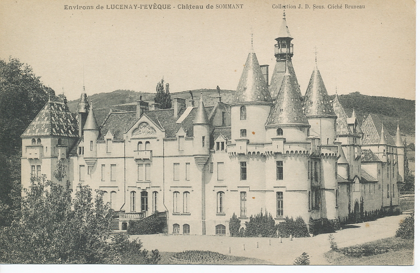 Environs de Lucenay-l'Evêque. Château de Sommant.