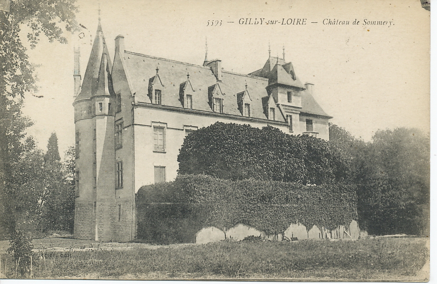 Gilly-sur-Loire. Château de Sommery.