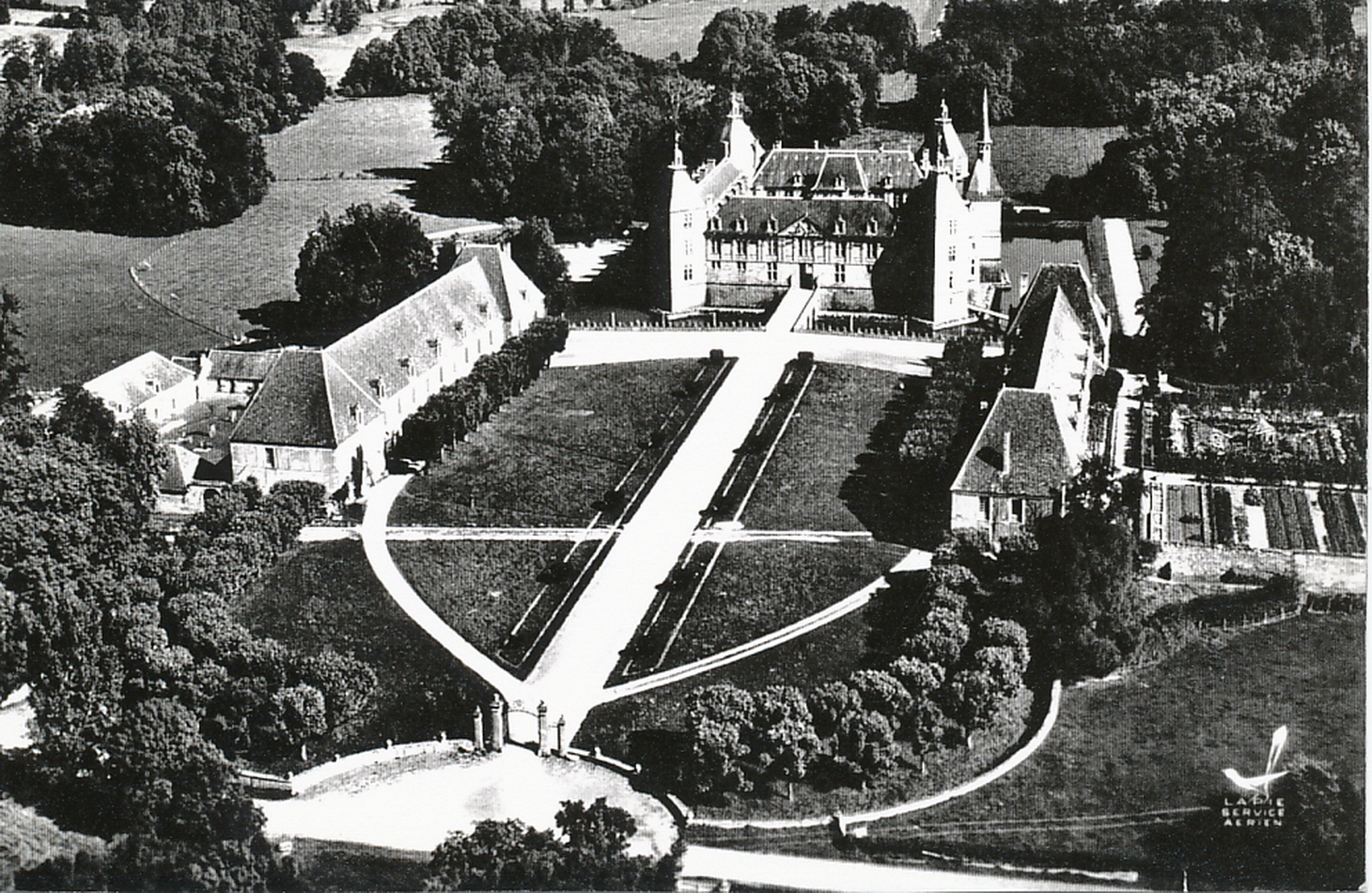 Epinac. Château de Sully.
